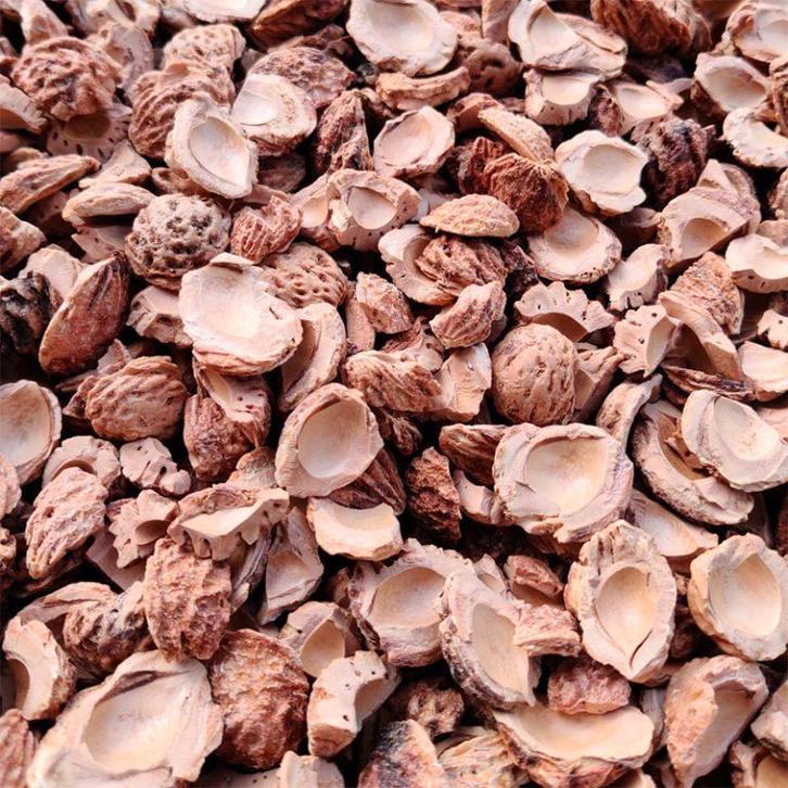 Gebroken perzikstenen 20L – Natuurlijke bodembedekking tuin, Tuin en Terras, Aarde en Mest, Overige typen, Ophalen of Verzenden