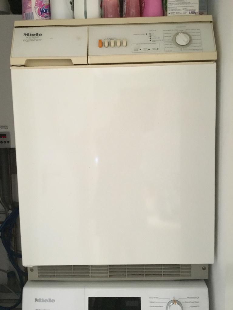 Condensdroger, Witgoed en Apparatuur, Ophalen, 6 tot 8 kg, Gebruikt, 85 tot 90 cm