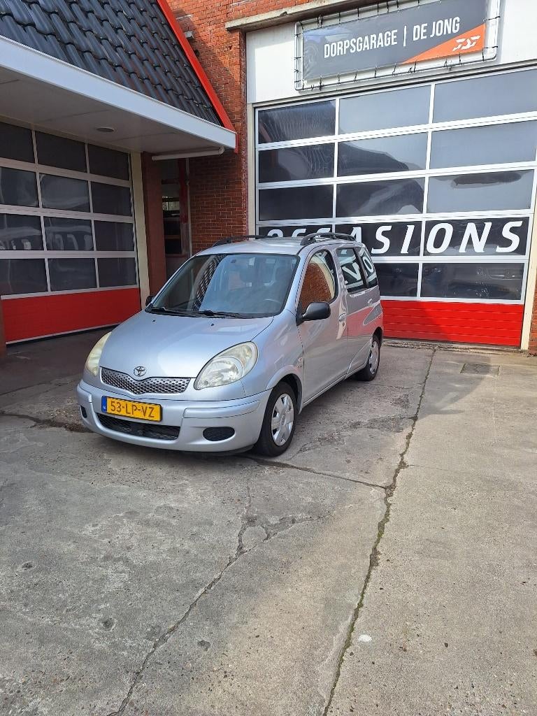 Toyota Yaris Verso 1.3 16V Vvti 2003 Grijs, Auto's, Voorwielaandrijving, Stof, 40 €/maand, 4 cilinders