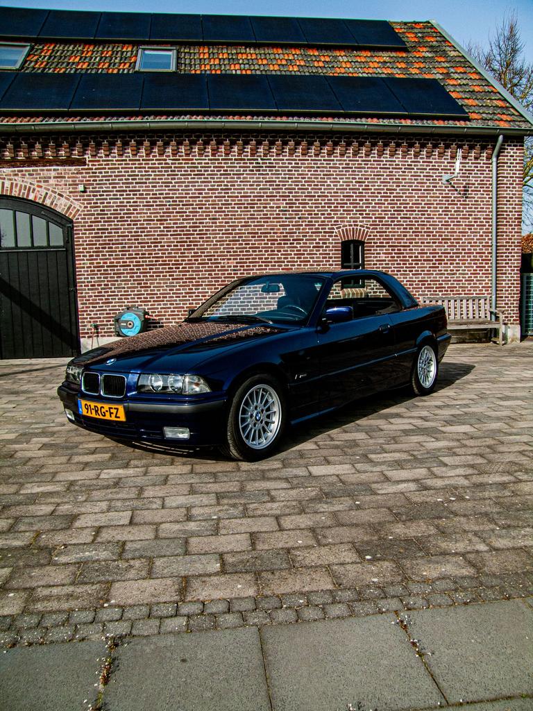 BMW e36 Cabriolet met hardtop, Euro 2, Achterwielaandrijving, Zwart, 4 cilinders