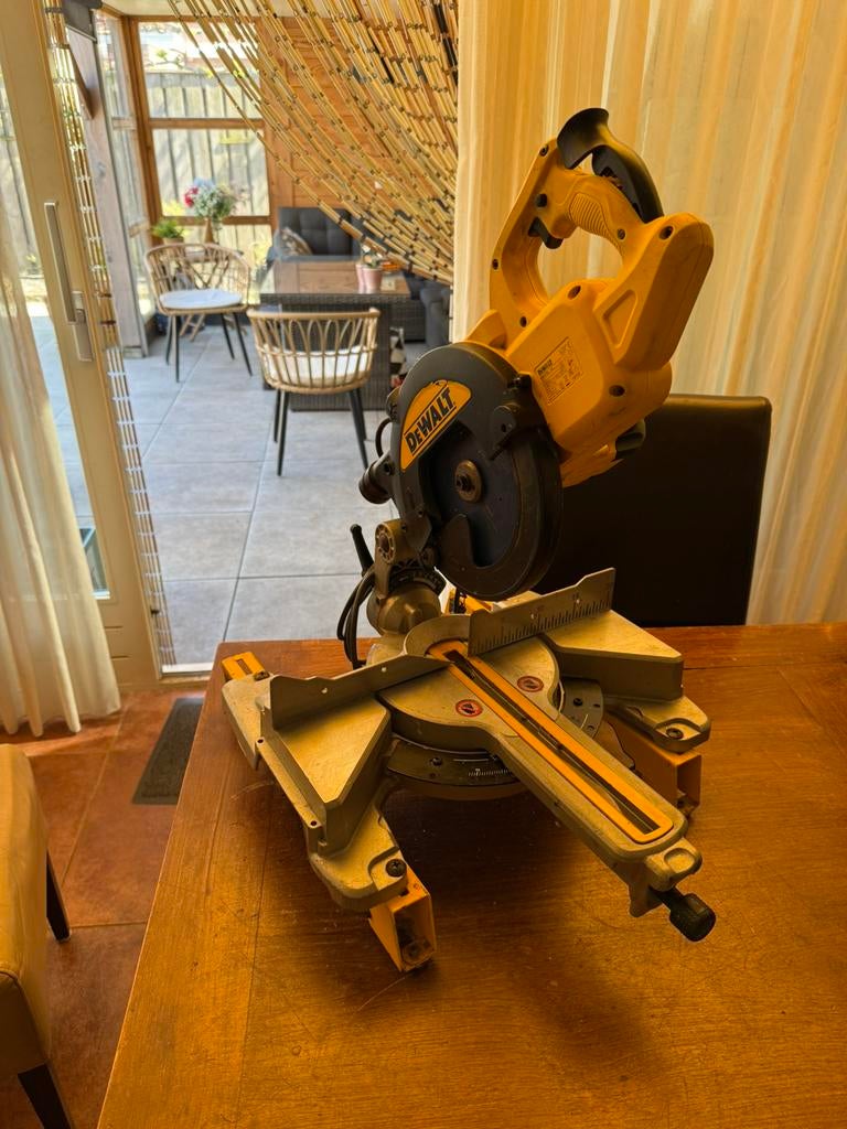 Te koop dewalt  DWS 774 - QS, Ophalen, Gebruikt, 70 mm of meer, Afkortzaag