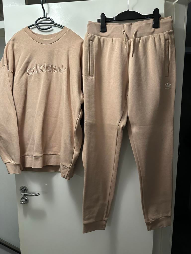Adidas trainingspak beige - nieuw!, Maat 38/40 (M), Beige, Ophalen of Verzenden, Fitness of Aerobics