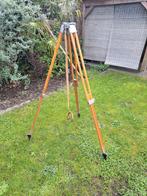 Vintage houten statief met leren draagriem, Ophalen