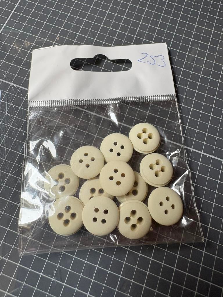 Zakje knoopjes voor kaart decoratie, Ophalen of Verzenden, Zo goed als nieuw