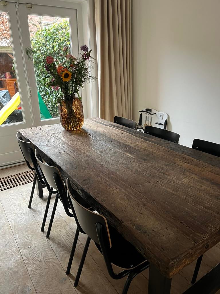 Massief houten eettafel, goede staat. Loods5, Huis en Inrichting, Tafels | Eettafels, Overige houtsoorten, Gebruikt, 100 tot 150 cm