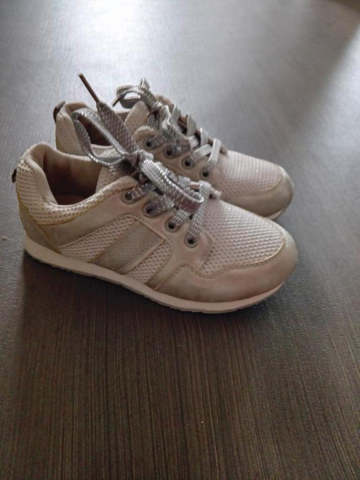 Nieuwe Meisjes Sneakers Maat 32 - Comfortabel & Stijlvol, Kinderen en Baby's, Kinderkleding | Schoenen en Sokken, Nieuw, Sportschoenen