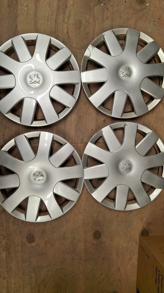 Wieldoppen Peugeot 107 (set van 4), Auto diversen, Wieldoppen, Ophalen of Verzenden, Gebruikt