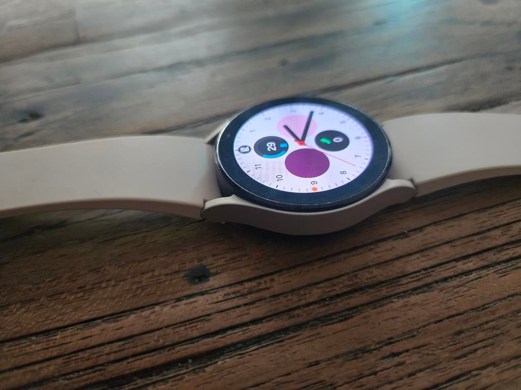 Samsung Galaxy Watch 4 (40 mm), Ophalen of Verzenden, Zo goed als nieuw, Roze, Android