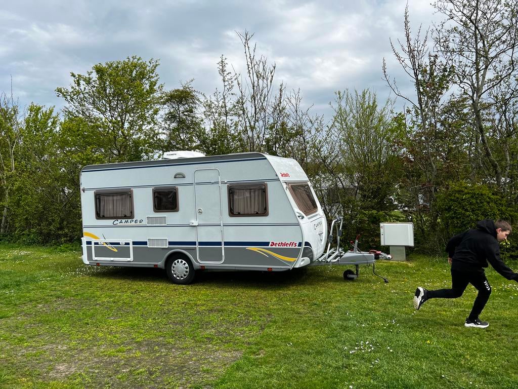 Dethleffs Newline 430DB met airco, Caravans en Kamperen, Caravans, Vast bed, Airco, Treinzit, Particulier