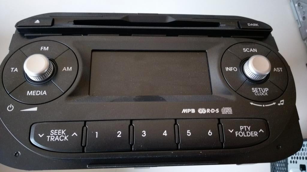 Kia Picanto AM100TAEE Radio CD Speler (2011 model), Ophalen of Verzenden, Gebruikt