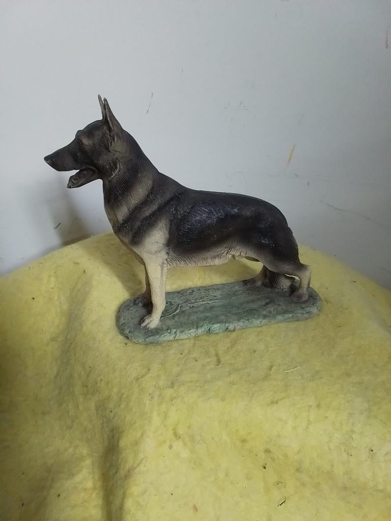 9207) mooi beeldje  Duitse herder  lang 16cm, Ophalen of Verzenden, Zo goed als nieuw, Hond of Kat, Beeldje of Figuurtje