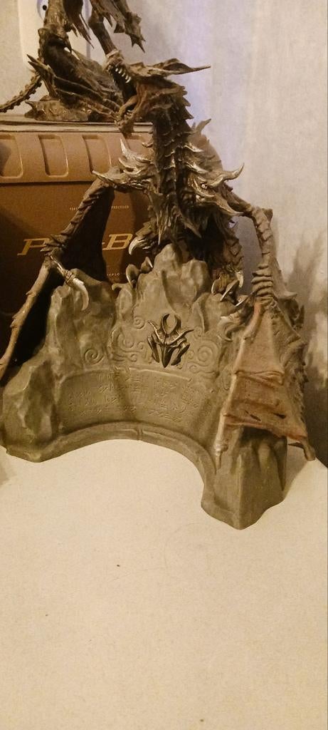 Skyrim beeld limited edition, Ophalen of Verzenden, Zo goed als nieuw
