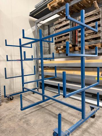 Mobiel buizenrek voor PVC en afvoerbuizen beschikbaar voor biedingen