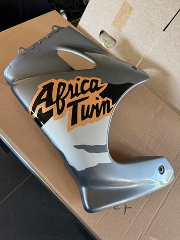 Nieuw! Linker kuipdeel, zijkap voor Honda Africa Twin XRV750 beschikbaar voor biedingen