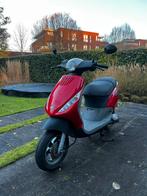 Piaggio zip 50cc 2 takt nieuwstaat 1800km, Fietsen en Brommers, Scooters | Piaggio, Ophalen, Tweetakt, Zip, Nieuw