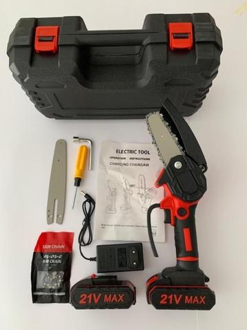 Mini accu kettingzaag 2x accu, 2x zaagblad/ketting in koffer beschikbaar voor biedingen