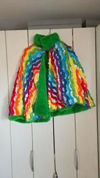 Carnaval Cape Regenboog Bont - Zelfgemaakt & Draagbaar, Carnaval, Zelfgemaakt, Maat 42/44 (L), Ophalen of Verzenden