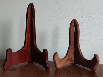 2 houten standaards beschikbaar voor biedingen