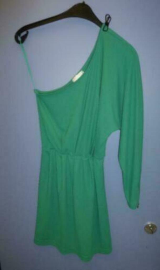 ByDanie by danie mooie oneshoulder groene jurk mt S nr 27369, Kleding | Dames, Jurken, Zo goed als nieuw, Maat 36 (S), Groen, Boven de knie