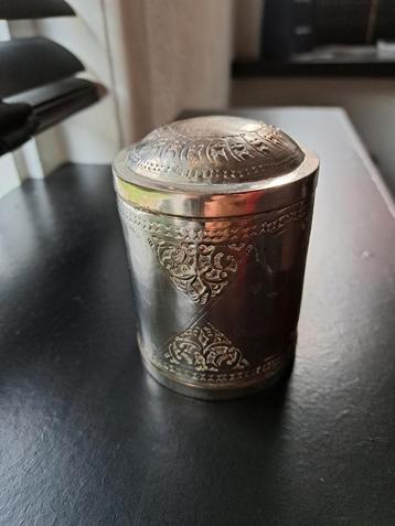 Oude Thee of tabaksbus beschikbaar voor biedingen