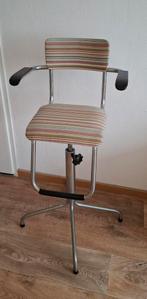 In hoogte verstelbare kinder (kapper) stoel, Ophalen