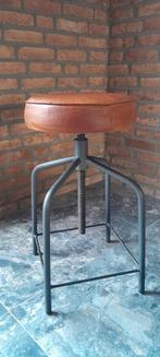 Vintage Industriële Kruk met Lederen Zitting, Gebruikt, Bruin, Ophalen of Verzenden, Metaal