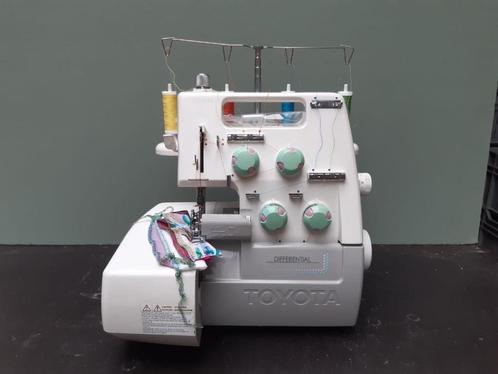 Toyota Sl1T lockmachine, Hobby en Vrije tijd, Naaimachines en Toebehoren, Gebruikt, Lockmachine, Overige merken, Ophalen of Verzenden