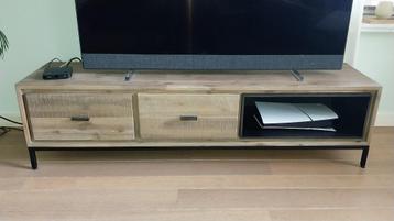 Tv dressoir beschikbaar voor biedingen