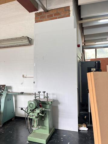 2x MDF wit gegrond 12mm 3050x1220 beschikbaar voor biedingen