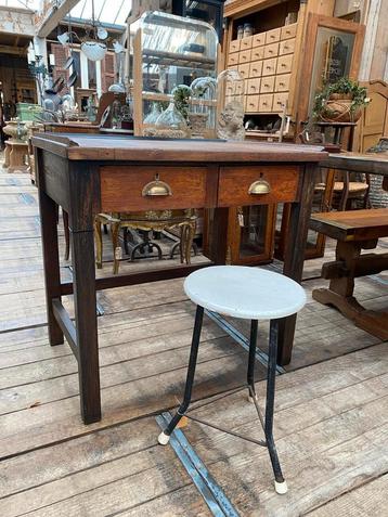 Leuk brocante tafeltje bureautafeltje bureautje beschikbaar voor biedingen