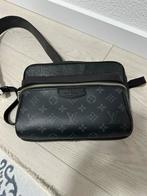 Louis Vuitton Outdoor Messenger Bag, Sieraden, Tassen en Uiterlijk, Tassen | Schoudertassen, Overige merken, Zwart, Ophalen of Verzenden