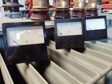 Te koop: 3 antieke analoge ampèremeters beschikbaar voor biedingen