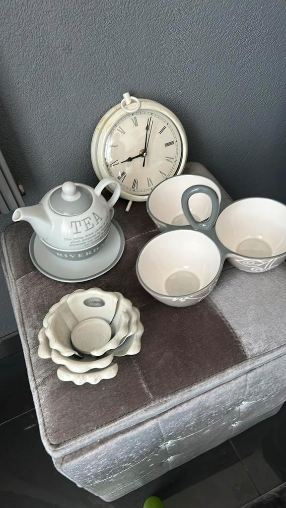 Riverdale Servies Set, Huis en Inrichting, Keuken | Servies, Zo goed als nieuw, Overige typen, Overige stijlen, Keramiek, Ophalen of Verzenden