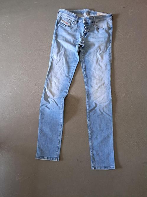 Zeer leuke DIESEL spijkerbroek, weinig gedragen, Kleding | Dames, Broeken en Pantalons, Zo goed als nieuw, Blauw, Lang, Ophalen of Verzenden