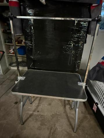 Trimtafel met trimarm beschikbaar voor biedingen