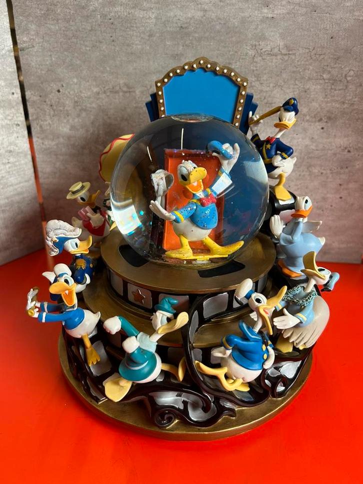 Donald Duck Snowglobe met muziekdoos, Verzamelen, Disney, Zo goed als nieuw, Beeldje of Figuurtje, Donald Duck, Ophalen