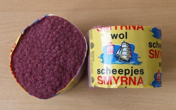Cupjes Scheepjes Smyrna Wol - kleur 25 - donkerrood -4 stuks, Hobby en Vrije tijd, Borduren en Borduurmachines, Nieuw, Borduurgaren of Zijde