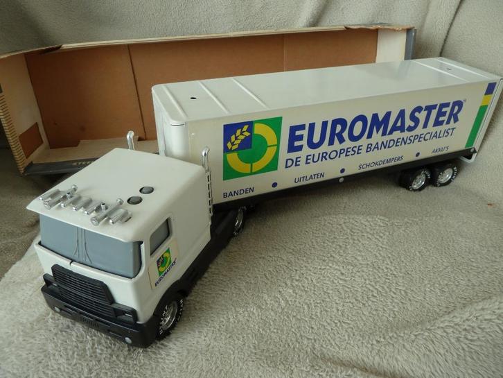 51 Cm. LANGE TRUCK MET ZWAAR GELUID EN CLAXON  (Nylint) M/B, Hobby en Vrije tijd, Modelauto's | Overige schalen, Nieuw, Bus of Vrachtwagen