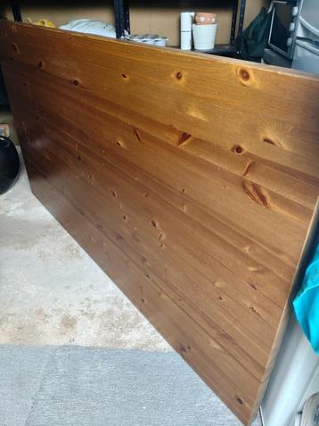 Echt houten eettafel beschikbaar voor biedingen