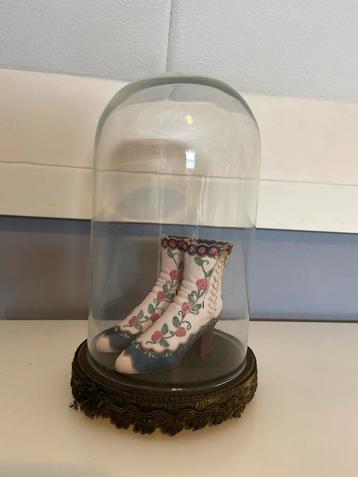 Oude Schoentjes onder Stolp beschikbaar voor biedingen