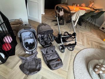 Mutsy Evo kinderwagen + wieg + voetenzak + regenhoes beschikbaar voor biedingen