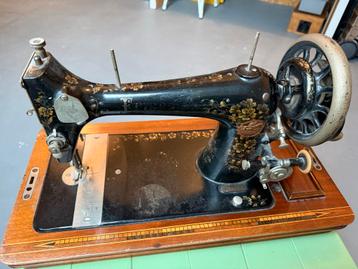 Vintage Junker & Rum Frigga Naaimachine beschikbaar voor biedingen