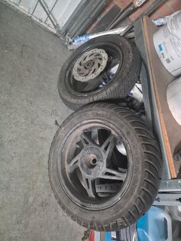 Kymco Agility 50 RS Bandenset met Velgen beschikbaar voor biedingen