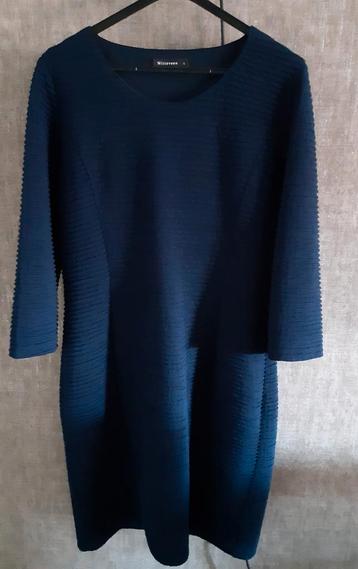 Mooie marineblauw jurk. beschikbaar voor biedingen