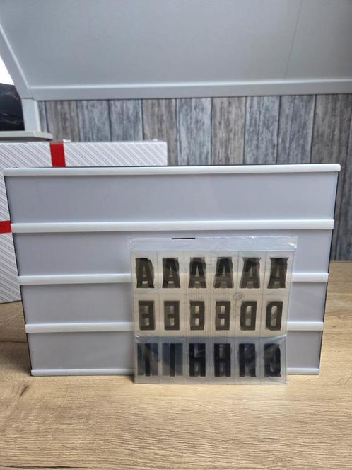 Lichtbak met Letters - Nieuw in Doos, Huis en Inrichting, Woonaccessoires | Overige, Nieuw, Ophalen of Verzenden