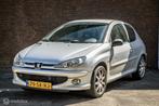 Peugeot 206 1.6-16V Quiksilver| Nap| Cruise| Airco| Apk 6-26, Voorwielaandrijving, Gebruikt, Bedrijf, Handgeschakeld
