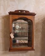 oud medicijnkastje met spiegel op de achterwand, Ophalen