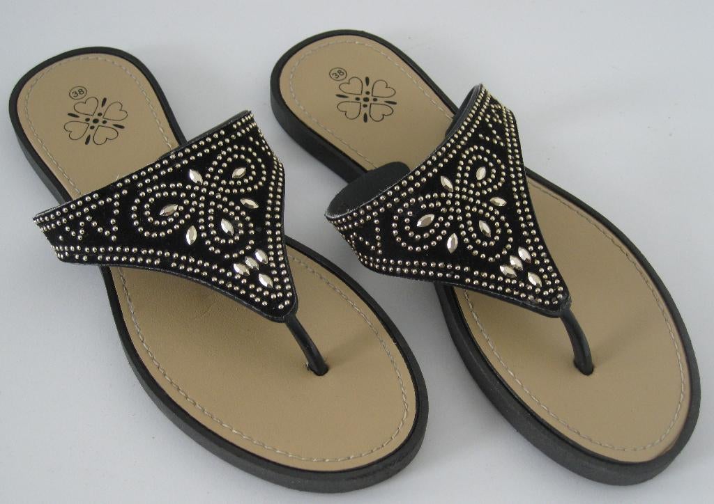 Slippers zwart met studs Oosters motief maat 38, Slippers, Zwart, Nieuw, Ophalen of Verzenden