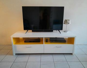 Tv meubel met lades.