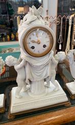 antiek Louis XVI-stijl biscuit porseleinen pendule garnituur, Antiek en Kunst, Ophalen of Verzenden